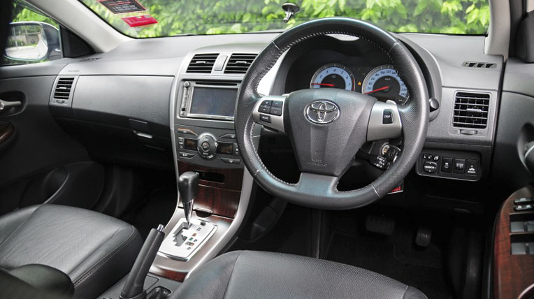 toyota-corolla-altis-2014 (20).jpg
