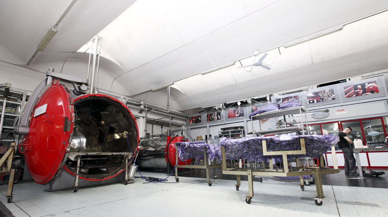 Pagani-Factory-Autoclave-and-Carbon-Fibre-Molds.jpg