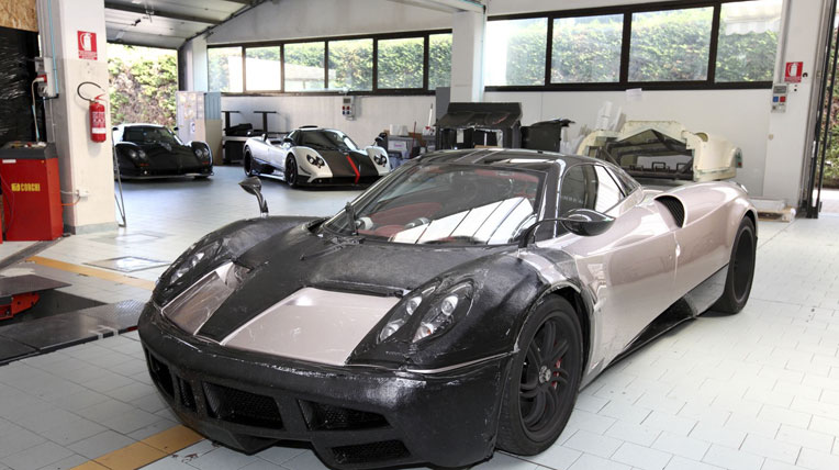 Pagani-Huayra-Final-Testing-and-Pagani-Zonda-Cinque-Roadster.jpg