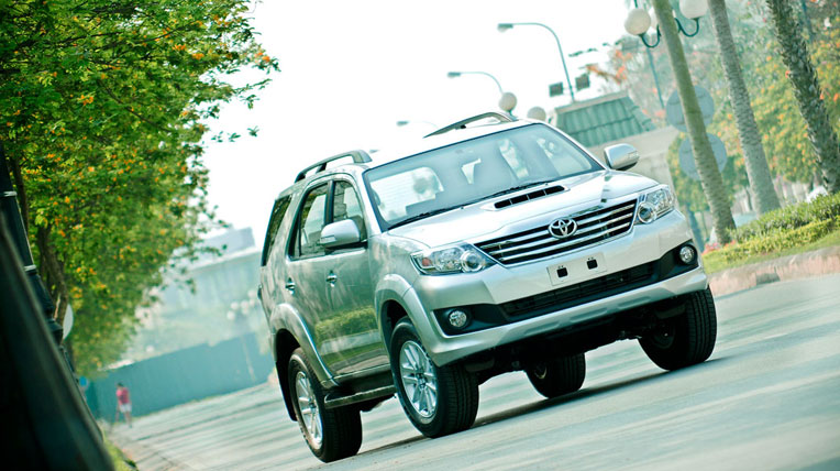 toyota-fortuner.jpg