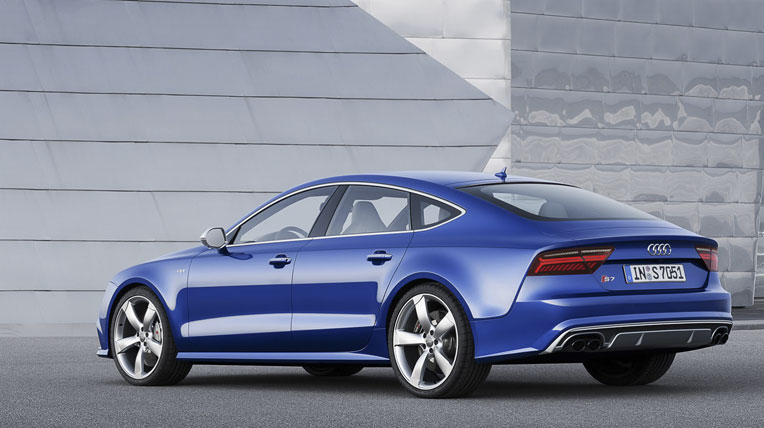 2015-Audi-S7-8.jpg