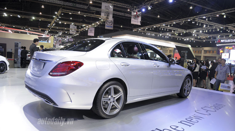 Mercedes-Benz-C-Class-2015%20(16).jpg