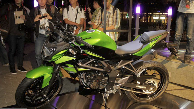 Kawasaki Z250 SL - naked-bike giá rẻ hoàn toàn mới