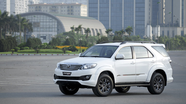 Toyota-Fortuner-TRD-(4)-1.jpg