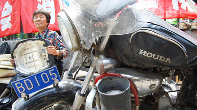 Lạc vào chợ xe máy “nhái” ở Trung Quốc