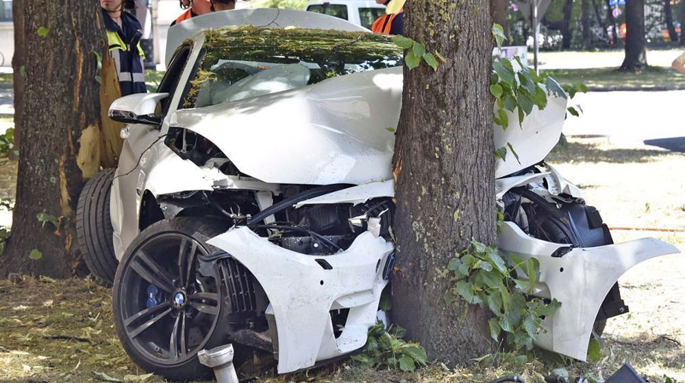 bmw-m4-crash%20(1).jpg