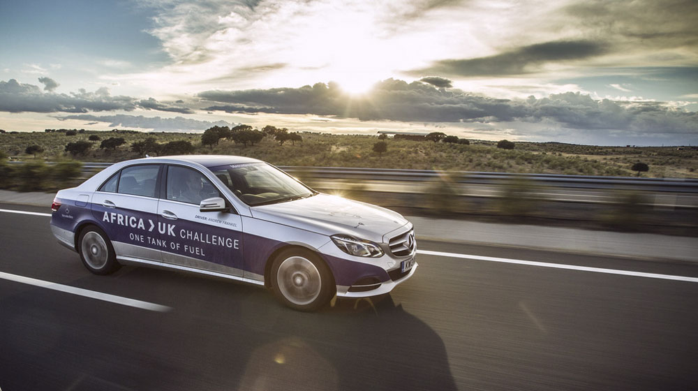 Mercedes-Benz E-Class hybrid đi gần 2.000km với 1 bình xăng