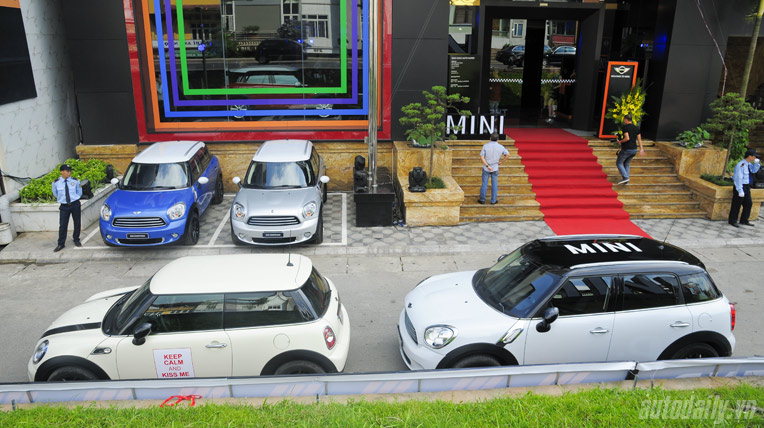 Khai trương showroom MINI đầu tiên tại Hà Nội