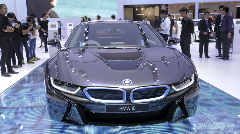 bmw-i8-bangkok-motor-show-2014%20(1).jpg