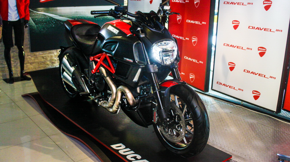 Diavel%202015%20(2).jpg