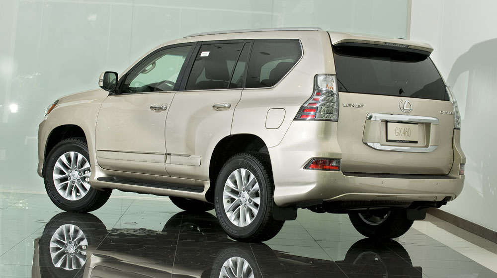 1.-Lexus-GX460-showroom-(6).jpg