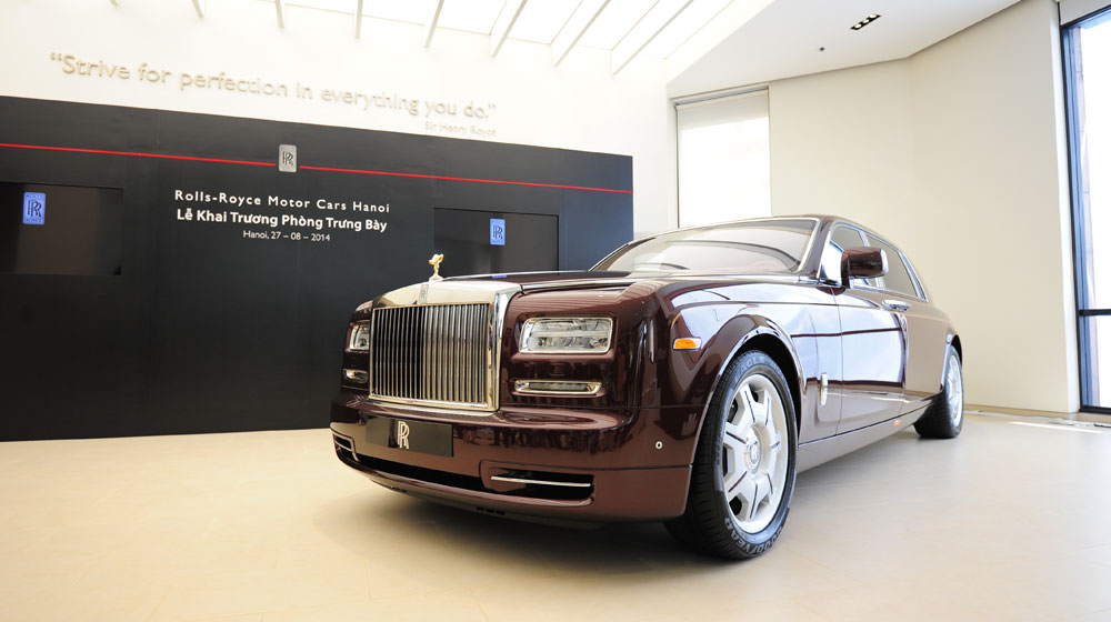 rolls-royce-phantom-mat-troi-phuong-dong%20(1).jpg