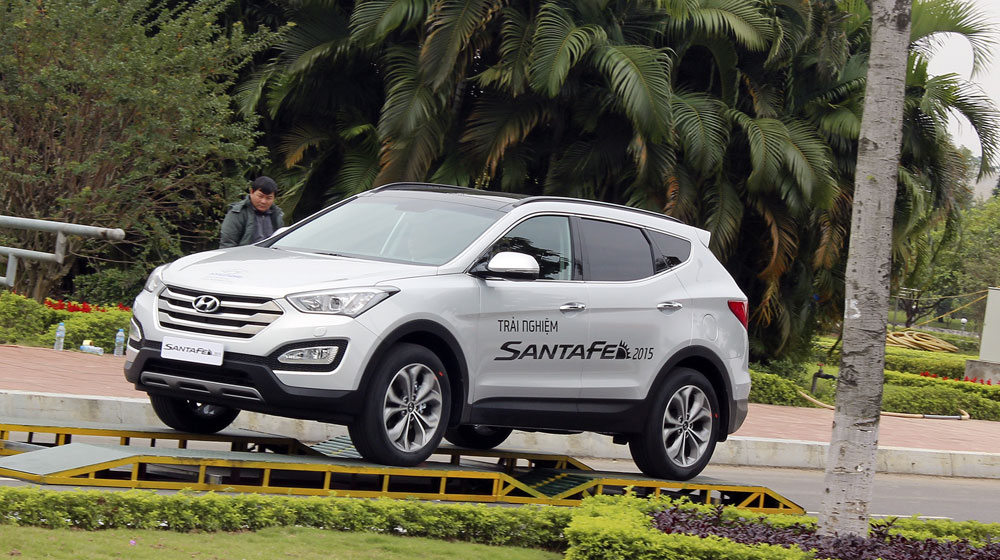 Hyundai Thành Công tổ chức lái thử SantaFe 2015 tại Hà Nội