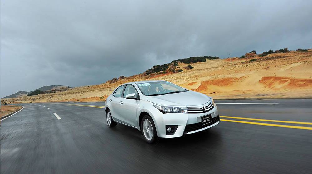 Corolla-Altis-2014-14.jpg