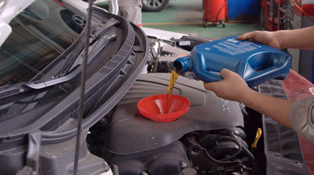 Ở Việt Nam, ôtô đi bao lâu cần thay dầu?