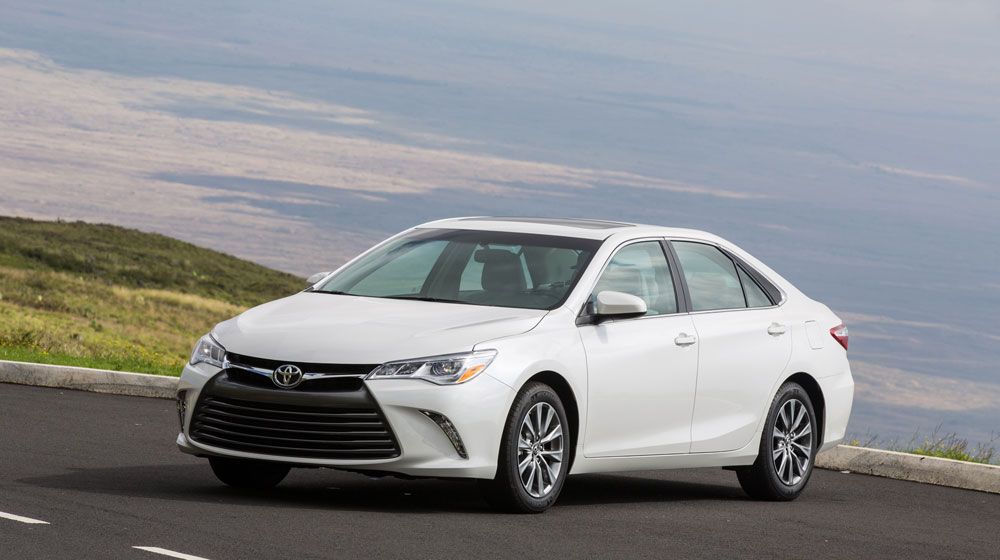 2015-toyota-camry-xle-front-three-quarters.jpg