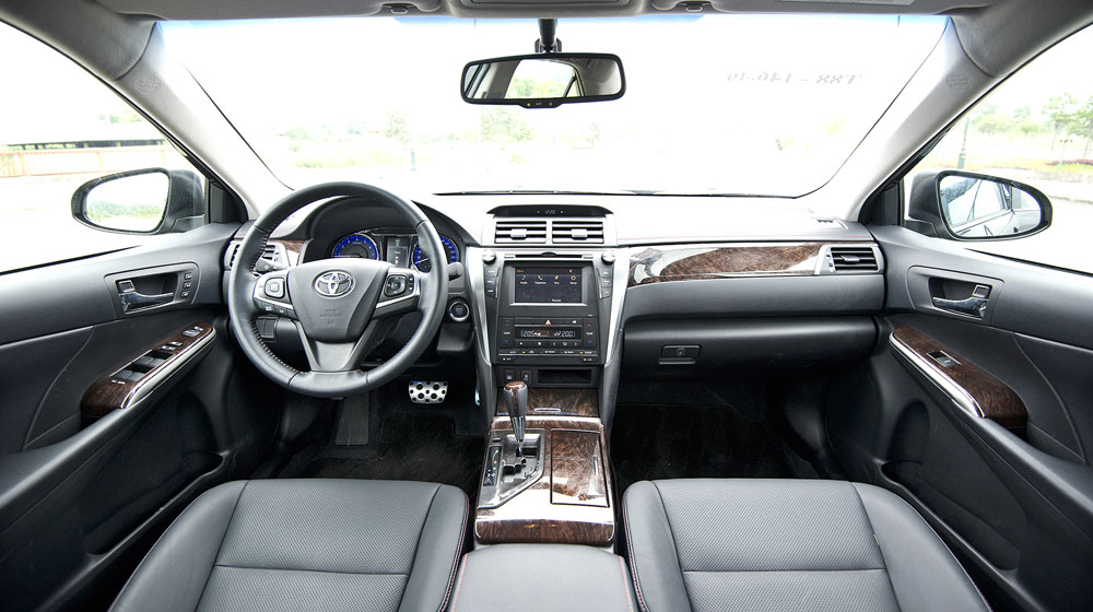 Toyota-Camry-2.5Q32.jpg