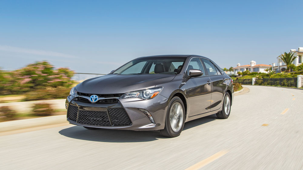 Sedan hạng trung nửa đầu 2015: Toyota Camry thống trị