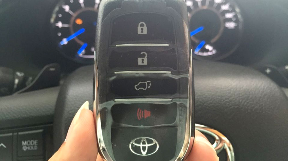 2016-Toyota-Fortuner-keyfob-Keyless-Smart-Entry.jpg