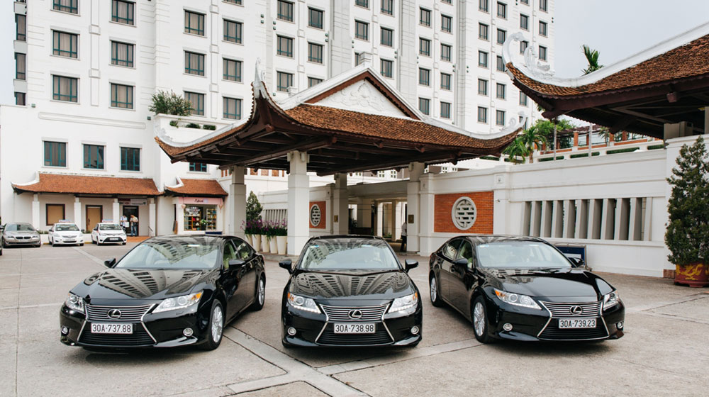 Lexus Việt Nam bàn giao lô xe ES350 cho khách sạn 5 sao