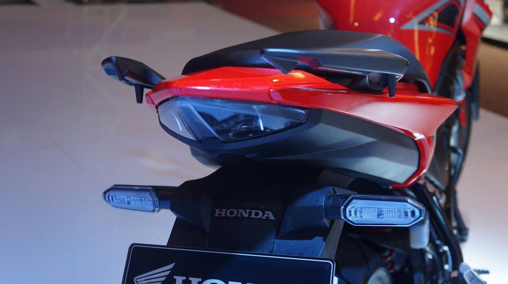2016-Honda-CB150R-StreetFire-14.jpg
