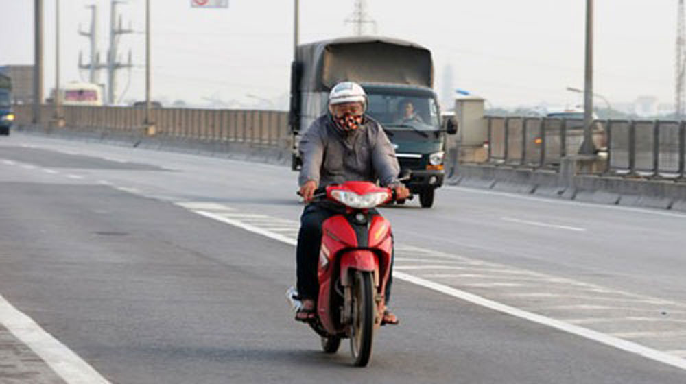 xe-may-di-vao-cao-toc-119eb.jpg