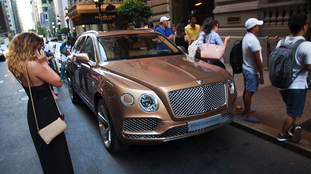 Bentley Bentayga xuất hiện tại một khách sạn 5 sao thành phố New York, Mỹ.