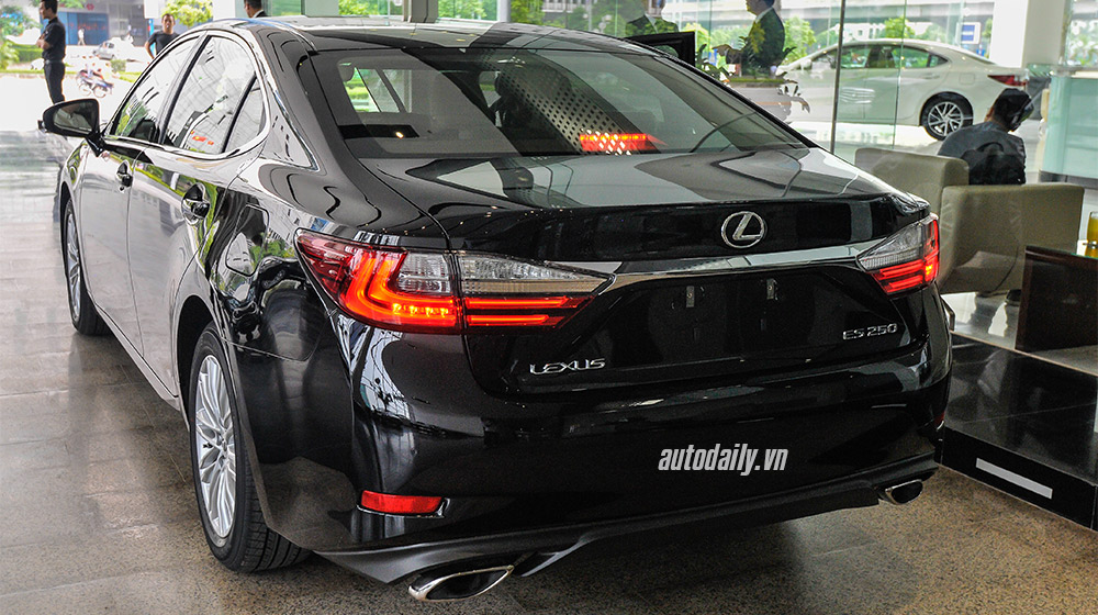 Lexus%20ES%202016%20(34).jpg