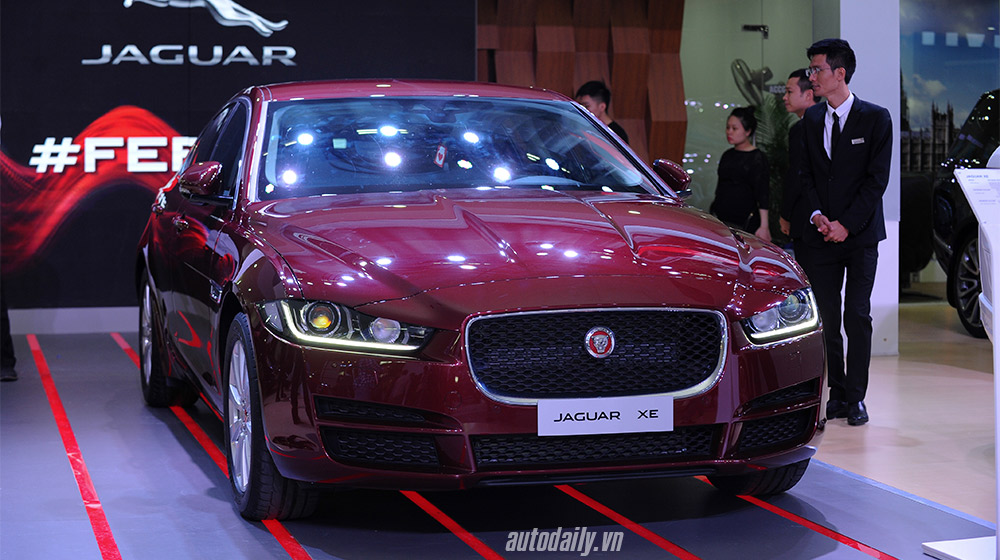 Jaguar%20XE%20(8).jpg