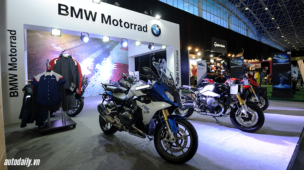 Đến gian hàng BMW Motorrad ngắm dàn mô-tô khủng