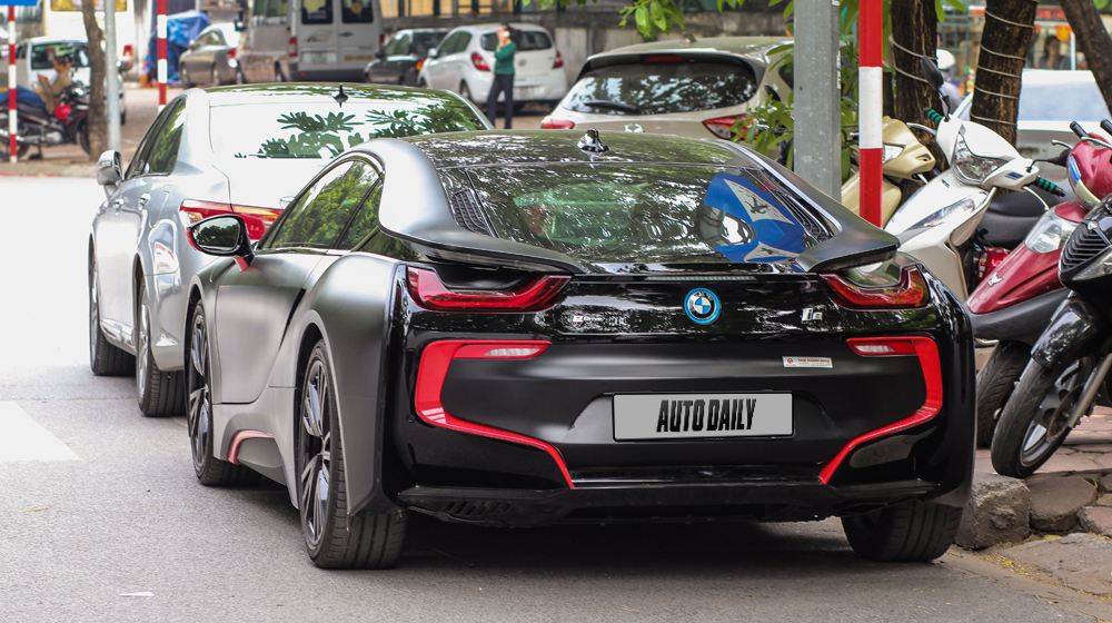 BMW%20i8%20%C4%91en%20m%E1%BB%9D%20(3).jpg