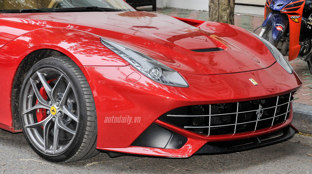 Ferrari%20F12%20%20Berlinetta%20(18).JPG