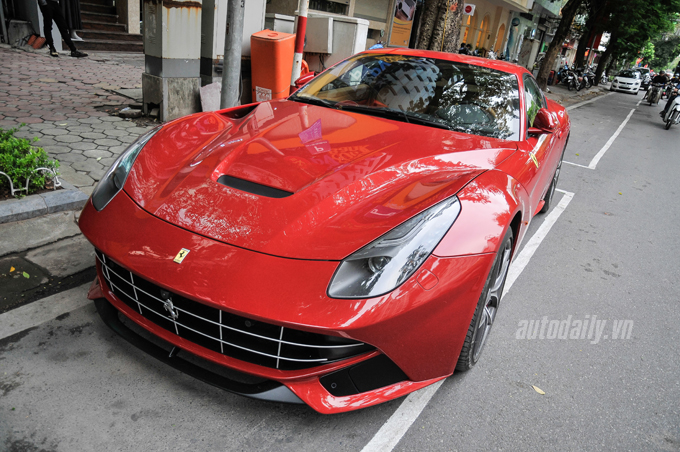 Ferrari%20F12%20%20Berlinetta%20(3).jpg