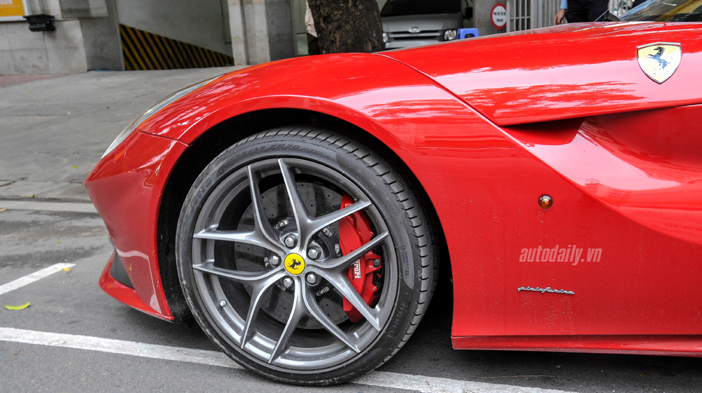 Ferrari%20F12%20%20Berlinetta%20(5).jpg