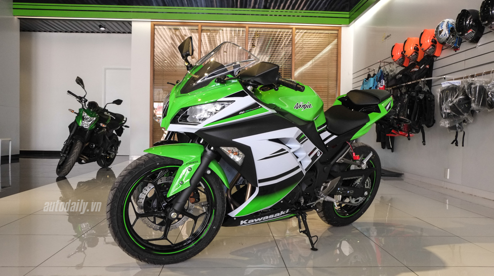 Kawasaki_Ninja300_ABS%20(8).jpg