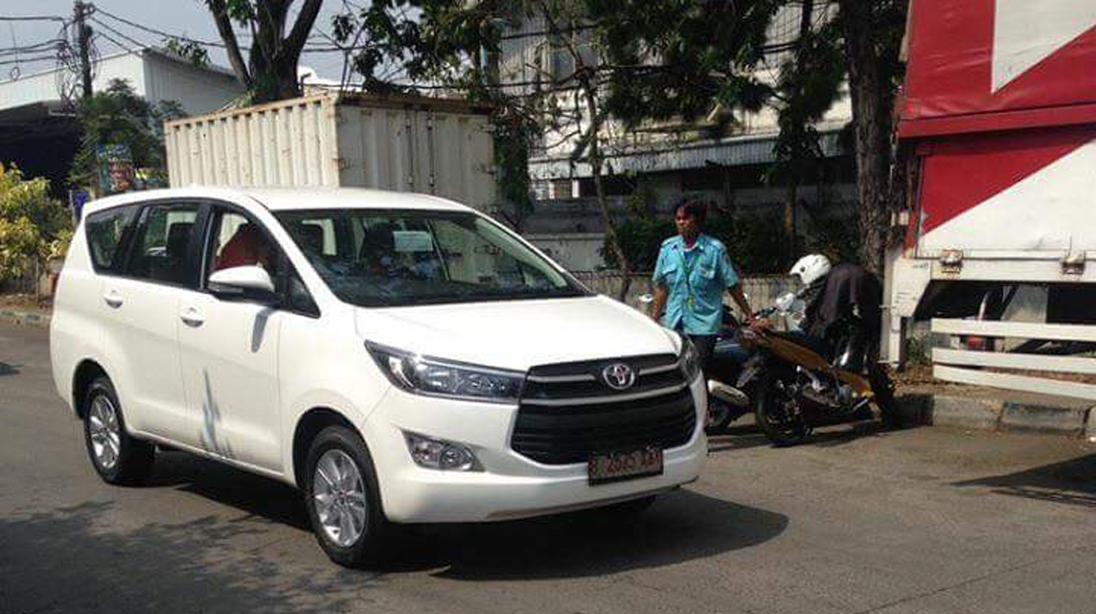 Toyota%20Innova%202016%20(1).JPG