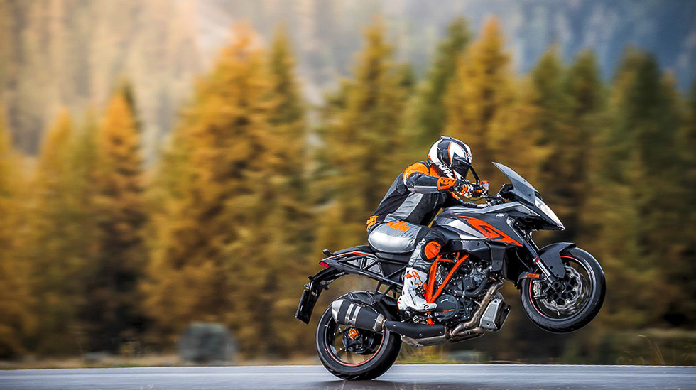 KTM_1290_SuperDuke_2016%20(2).jpg