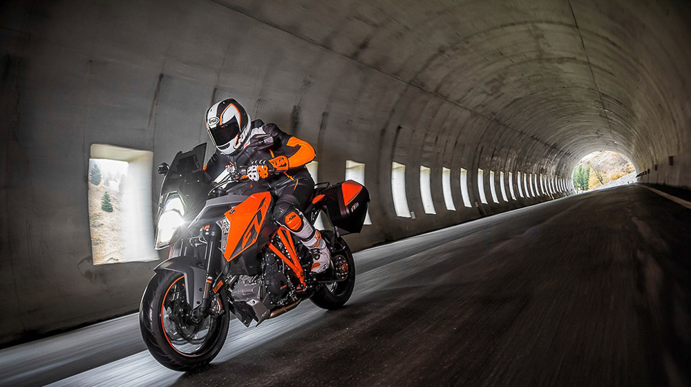 KTM_1290_SuperDuke_2016%20(3).jpg