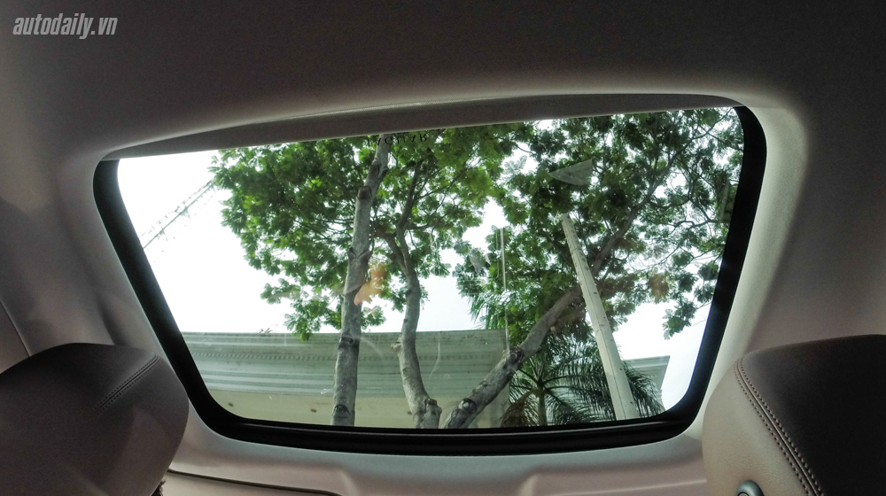 Chi tiết Jaguar XE Portfolio màu 