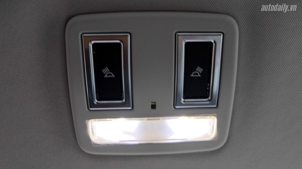 Chi tiết Jaguar XE Portfolio màu 