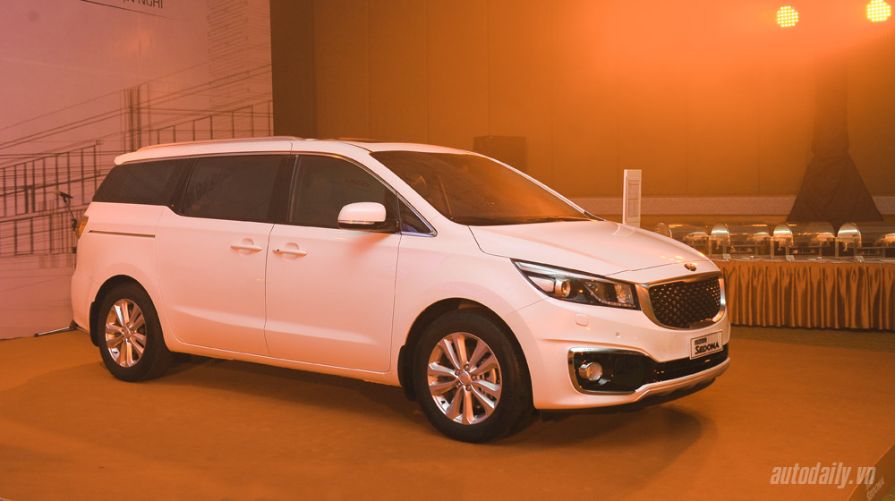 Kia%20Sedona%20(16).jpg