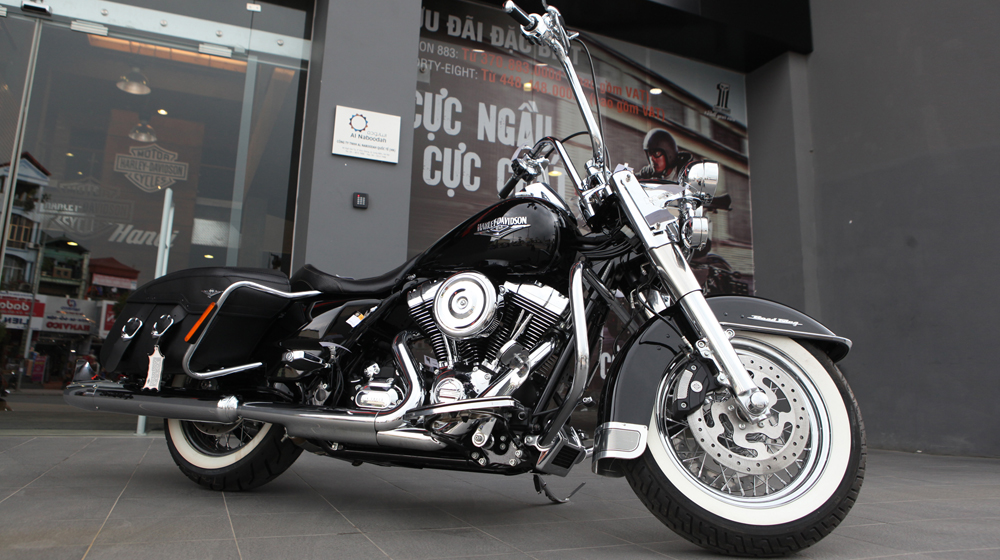 Cận cảnh Harley Davidson Road King Classic giá 1 tỷ đồng tại Việt Nam