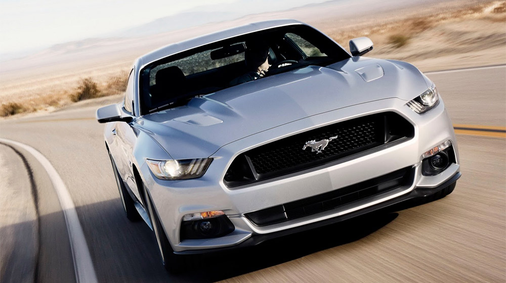 Ford Mustang giành lại danh hiệu là "vua" xe cơ bắp
