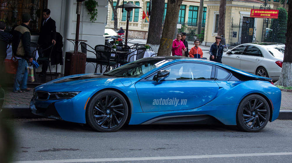 BMW%20i8%20xanh%20(1).JPG