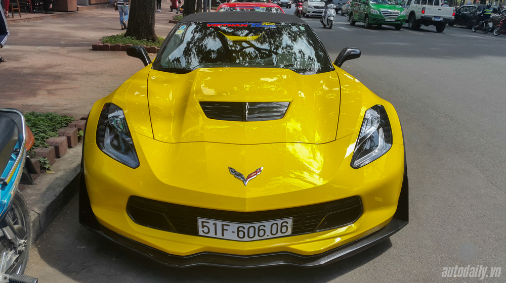 Chevrolet_C7_Z06%20(2).jpg