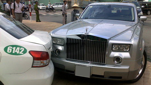 Rolls-Royce_Phantom_tai_nan.jpg