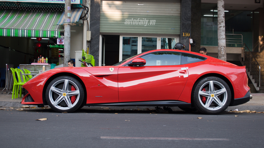 Ferrari_F12_Berlinetta%20(12).jpg