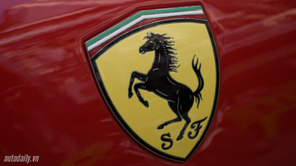 Ferrari_F12_Berlinetta%20(14).jpg