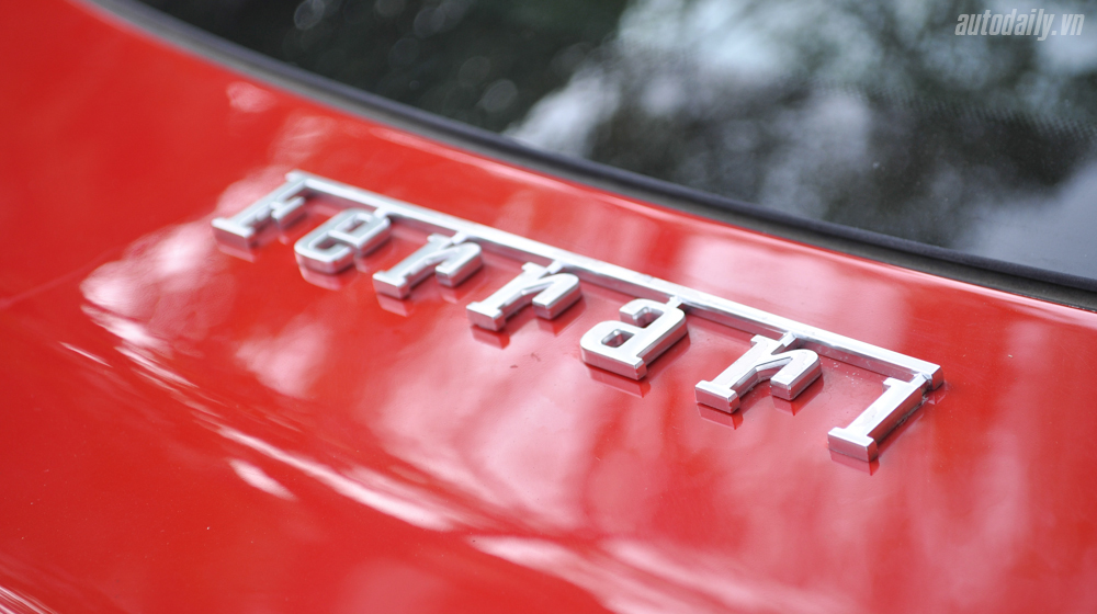 Ferrari_F12_Berlinetta%20(4).jpg
