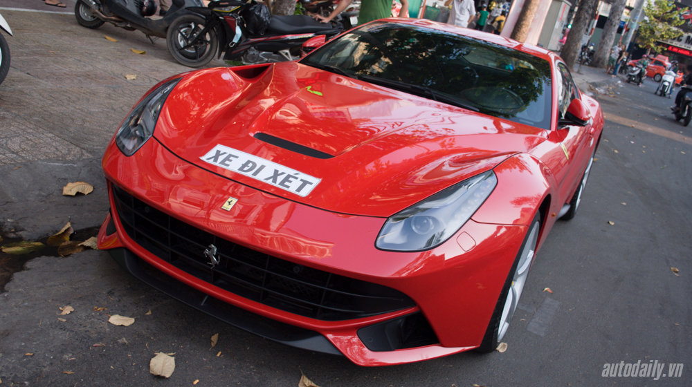 Ferrari_F12_Berlinetta%20(9).jpg